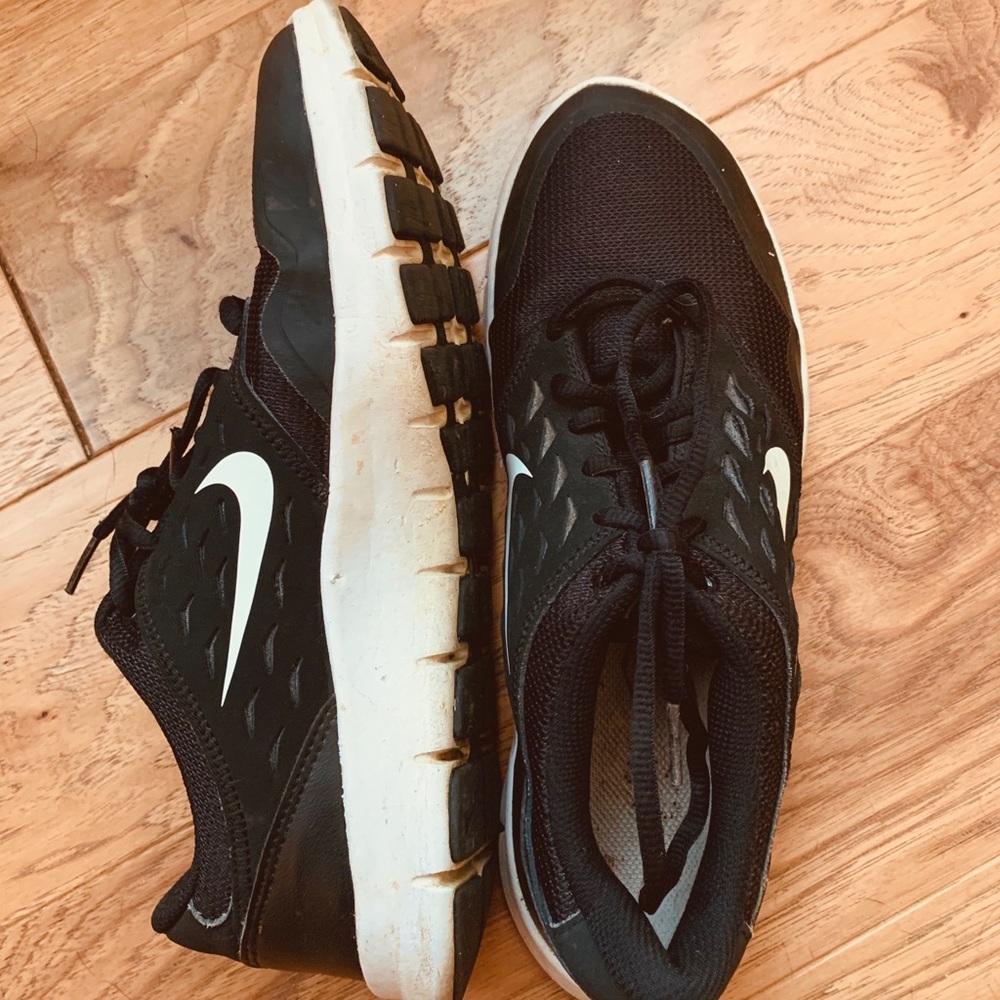 Low top black pair of Nikes.